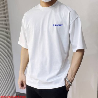f303 Br巴宝莉 2025Ss夏装新品 专柜在售 最新系列图案Logo短袖T恤 必须人手一件的节奏！进口顶极精梳棉面料，极为亲肤舒适 摸上去非常的细腻，质感