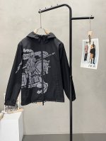 P400。Burberry巴宝莉独家专供最新时尚春秋连帽夹克，双面穿设计。经典设计感与颜值爆棚的外套，品质更是无法挑剔品控可以直接入手，不容过错的高端臻品！通过