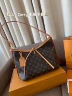 Lv Carryall无论是外观还是实用性都下了功夫的Carryall腋下包，自重轻容量大；肩带自由调节长度，腋下包到单肩及腰上身效果都很好看，还配送了一个子母