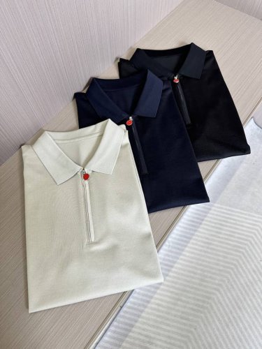 kiton家25Ss春夏新款翻领Polo衫 原版定制面料 纱线环保染色定型 面料上身柔软舒适 起脚花灰平纹同步染色制造 底边采用半针挑角工艺 Logo材料植绒拉