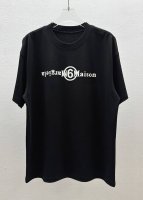 独家新款 Mm6圆领短袖T恤 马吉拉 发泡倒字母 效果杠杠的 面料定制定染 300克100%纯棉短袖 手感非常舒服 超级百搭好看的一款短袖 品质绝对保证 黑白色