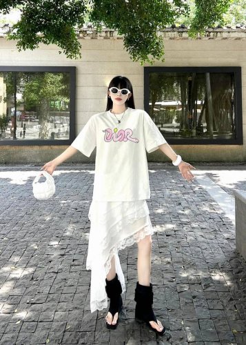 Dior迪奥新款印花短袖男女同款！纯棉面料透气舒适，印花洋气上身效果很好看，男女同款！ 颜色：黑色 白色 尺码：S-3Xl