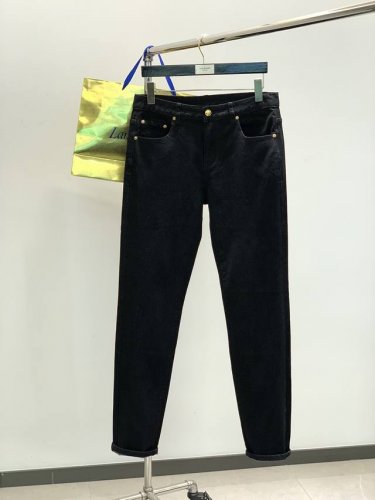 versace 范思哲，2025春季最新品，专柜同步有售，原单狠货，时尚休闲水洗牛仔裤，进口原版水洗面料，舒适透气，顶级烫钻工艺字母图案Logo，原版五金辅料装