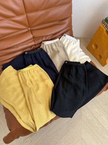 巨好穿 25Ss 窄边松紧织带拼接醋酸裤子 日常搭配休闲慵懒 自带褶皱纹理效果的醋酸面料 上身丝滑冰凉 透气性日常好 垂坠感也很棒 松紧直筒的高腰不显肚子不显腿