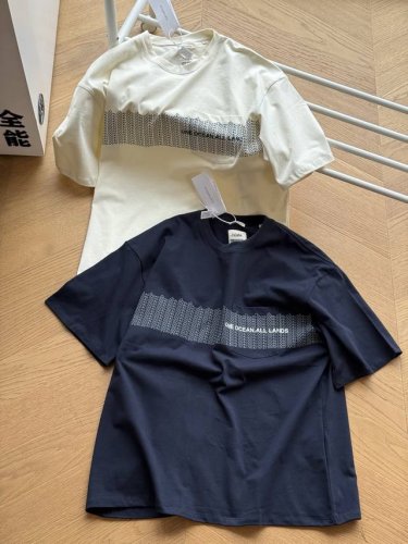 供 Nanamica25Ss 简约Ooal标语印花棉质短袖Tee 米白 藏青 S~Xl 原版260G双纱针织面料，同缸染色螺纹，胸前口袋印花。日系带有趣味不单调
