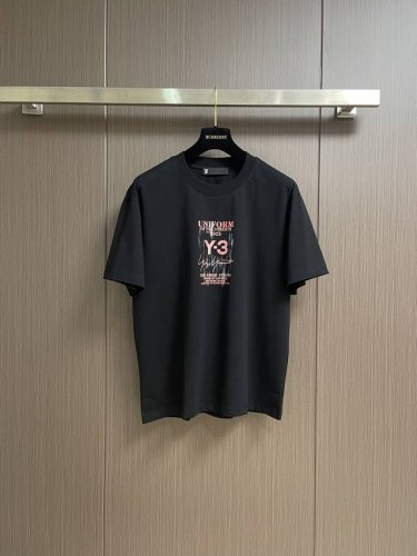 y3 2025Ss新款短袖T恤 Yamamoto擅长的前卫美学和对于运动科技的专长在这件T的背后融合地恰到好处 面料亲肤具有透气性好 手感柔软舒适 并且超级百搭
