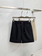 Kiton 2025春夏季新款，最新休闲短裤。原版裤型上身休闲百搭、随性慵懒范，高级定制面料，订制工艺 舒适感爆棚。高端大气，夏天的味道有没有，首选 码数：M-