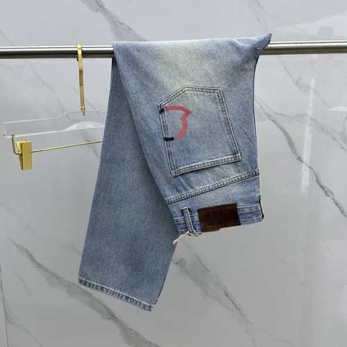 moncler 蒙口 高端定制、2025早春最新款阔腿直筒牛仔裤 柜台同步发售 进口固色面料 原版定制复刻 客供五金辅料 原单品质 重工洗水 做工走线精细 上身