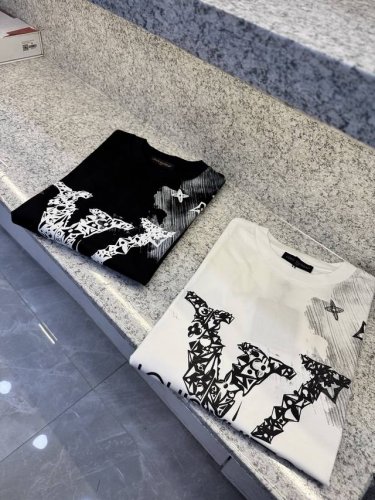 Ly驴牌25 Ss新品春夏首发专柜 X最新款短袖圆领T恤高端订制 设计前卫时尚 品牌Logo重工艺设计高端定制欧棉180克面料手感柔软.穿着舒适.专柜级别精致车