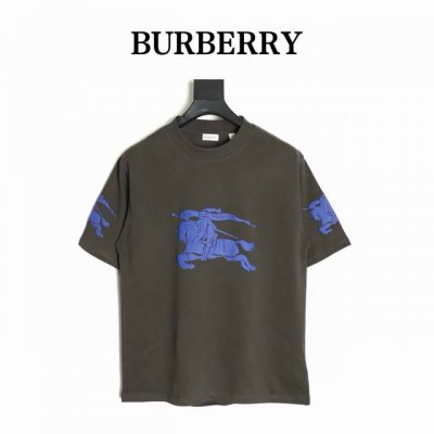burberry 巴宝莉 25Ss 发泡大战马短袖T恤 面料采用定制240G 26支特滑双股精棉平纹高密无尘全棉布料 前幅高密度加厚 走线平整 代工品质 全套定
