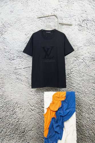 款号：Y121 新款Louis Vuitton路易威登小毛巾绣短袖 重工刺绣 密度及好 区别市场版本 料采用 %进口棉！高密度进口270克重面料 高温染色 后定