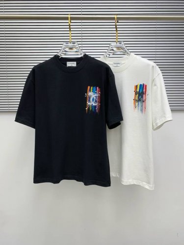 Ss香奈儿纯棉最新面料 经典标识图案Logo时尚简约潮流短袖 最顶级的品质专柜原单短袖 顶级制作工艺进口面料 专柜款独特设计 采用进口高端订制面料 官网在售 面