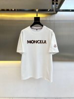 p270 moncler蒙口、2025新款百搭修身徽标休闲短袖T恤Polo衫。通过Eco Soft技术设计，提供持久的自然舒适，Tencel源自欧洲木材的模态纤