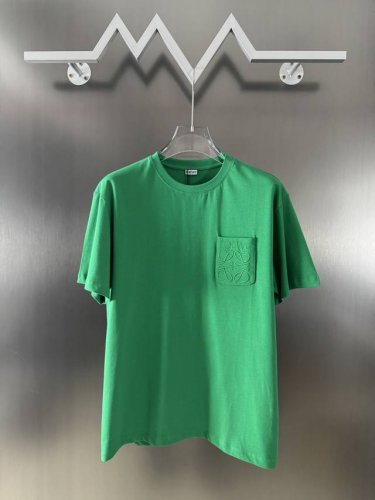 Loew*Ss 早秋最新款口袋刺绣短袖T Loewe色彩没输过 新配色太难遇这一季新款一整个被夏日~初秋包围 这款是经典口袋刺绣款彰显自由活力，简洁的版型，超好