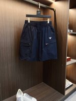 Armani 阿玛尼 2025夏季新款男士休闲短裤 高级定制夏季专用休闲裤透气面料 透气舒适度高 细节无可挑剔 品牌元素设计理念 体现高品质 手感细腻柔软 呈现