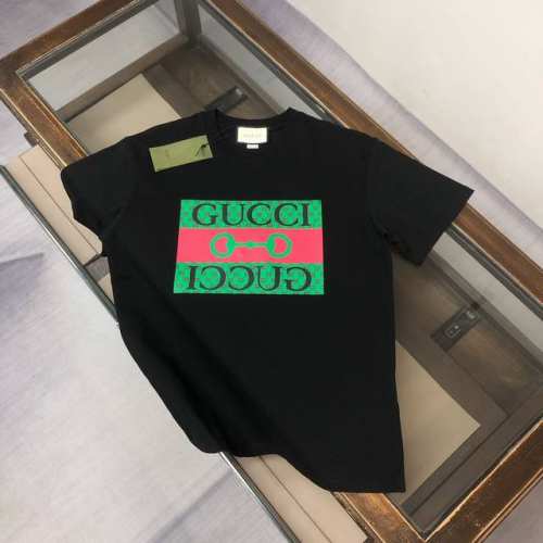 agucci 古驰 2025春夏新品，情侣款T恤，时尚休闲圆领短袖，采用进口原版科技面料，胸前印花工艺图案Logo，独特设计，档次极高，舒适透气，上身时尚帅气，