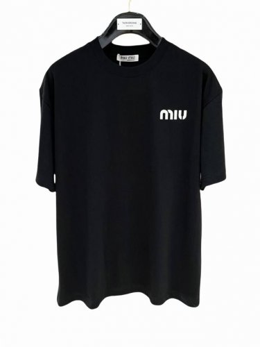 Miumiu 缪缪 25Ss 压胶字母Logo短袖T恤 面料采用高克重280G重精梳棉，定制1:1螺纹，专柜级别精致车线，做工精细，面料舒适亲肤无异感，定制定染
