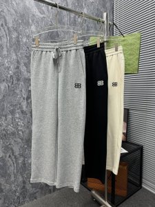 铜氨丝莫代尔空气层春夏休闲裤子 美学的焕新诠释,演绎浓郁的格调型时尚风范,细节感和设计感强悍.经典品牌标识做为色彩搭配,演绎经典的品牌时尚,为整体造型增光添彩.
