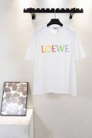 顶级版本 款号K500 Loewe、罗意威 25春夏新品植绒字母短袖 罗家单品颜值当然是毋庸置疑的出色，搭配情侣款出街绝对吸引眼球！时髦 轻松有格调 氛围感一下