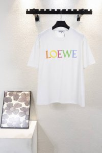 顶级版本 款号K500 Loewe、罗意威 25春夏新品植绒字母短袖 罗家单品颜值当然是毋庸置疑的出色，搭配情侣款出街绝对吸引眼球！时髦 轻松有格调 氛围感一下