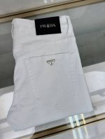 普拉达 2025早春新款现货上市，原单爆款牛仔裤超级定制款，原版五金，超级重工工艺，版型超赞细节做工无可挑剔！款式不挑人，特别高档，好货不等人，看中赶紧下手，尺