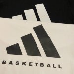 Adidas阿迪达斯男女Basketball运动宽松短袖T恤 官方同步 运动达人必入款式 简约帅气 上身阳光干练 康丽数码直喷技术 随意揉搓不掉落 申洲公司官方
