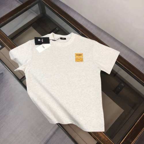 fendi 芬迪 2025春夏新款上市 纯棉短袖T恤！270克定制棉，面料柔软舒适，全新设计灵感，极具时尚代表性！精致印花Logo点缀！手感舒适透气！极为时尚耐