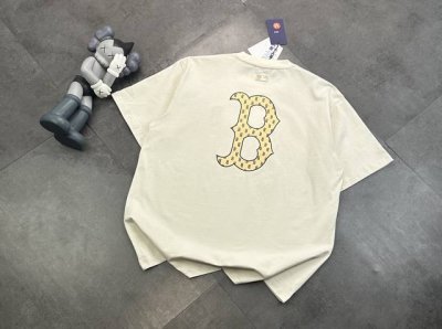 潮牌Mlbny洋基队刺绣小标情侣款短袖T恤！Ny新品印花圆领套头短袖T恤 男女情侣同款，面料采用260G纯棉双纱，面料亲肤舒适透气，触感细腻Ny洋基队情侣烫印T