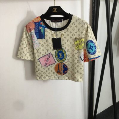 款号20253288 Lv*新款 老花Logo印花 链条装饰圆领短款短袖T恤 米白色 咖色 Sml M码 肩宽44 胸围96 袖长21 衣长43