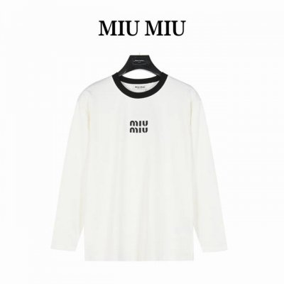 Miumiu 缪缪 胸前经典字母黑色领口长袖 采用定制面料。添加杜邦公司Sorona 索罗娜 材料，亲肤性好、长效抗菌、防螨，更耐洗，棉线经过反复处理，移除劣质