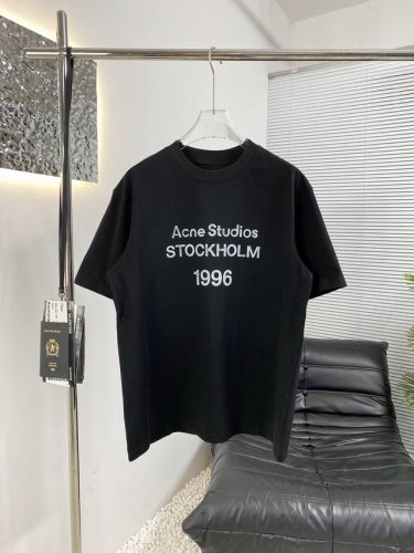 高品质 Acne 25Ss新款短袖T恤 面料采用高克重布料 面料采用优质100%全棉 进口直喷工艺 不缩水不变形 上身阔挺效果极佳 且舒适柔软质感十足 辨识度超