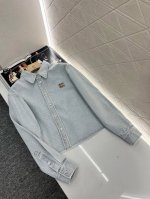 miumi*2025新品上架 牛仔条纹衬衫短裤套装 定制Yb斜纹棉牛仔材质 多重酵素水洗工艺 完美还原Yb浅蓝色 短款衬衫短裤套装 打造上短下长好比例 简约时尚
