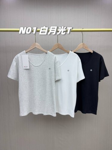 一包3件，万众瞩目的白月光T恤来啦！颜值逆天！Lululemon2025新款女士宽松版型V领短袖T恤，喜欢宽松版T的闭眼入啦，休闲慵懒宽松风，尽显朦胧感的凹凸好