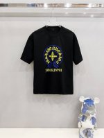 克罗心高定面料 2025春夏新品上市时尚经典圆领短袖时尚单品设计，更加时尚舒适，高标准定制，上身非常有型，采用重磅280G双纱精梳棉材质 面料质感非常细腻，细节