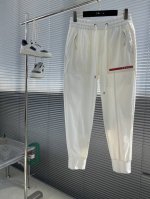 prad 25Ss天丝锦纶四面弹春夏休闲裤 美学的焕新诠释,演绎浓郁的格调型时尚风范,细节感和设计感强悍.经典品牌标识做为色彩搭配,演绎经典的品牌时尚,为整体造
