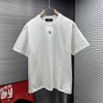 芬迪2025新款Ff钢标字母Logo情侣款短袖T恤 采用高成本320克双股双纱纯棉面料 厚实挺阔 立体Os剪裁版型 时尚百搭 网红同款 匠心款 简约中透漏着时尚
