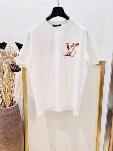 Size 46 48 50 52 黑白两色 男女同款 197524135640081 1V路易家2025Fw 终于正式宣布与村上隆的合作回归的消息。虽然该系列正