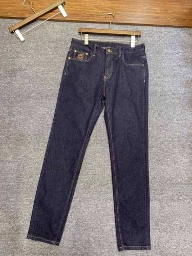 P250 2025新款来袭～～品质单经典百搭原色款五袋牛仔裤！商务休闲都能很好搭配的一款 环保水洗原色，进口的染料，经过环保染色技术，水洗出自然色彩，且又保持柔