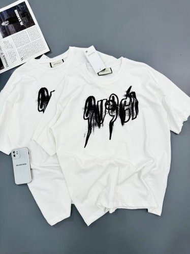 Gucci古驰新款经典刀锋Logo图案印花短袖T恤 耐看好穿 经典简约Logo设计 面料260克双纱爽滑棉面料 手感爽滑透气舒服~ 宽松版型 满满夏季凉爽感 颜