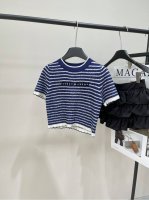 M蓝白条纹圈圈纱针织短袖 ，面料：棉质圈圈纱 颜色：蓝白条纹 * ｜条纹针织短袖上衣 25Ss春夏新款上新！ 这款棉质圈圈呢毛衣以鲜艳的条纹图案为特色 采用紧凑