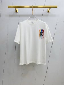 ss香奈儿纯棉最新面料经典标识图案Logo时尚简约潮流短袖，最顶级的品质专柜原单短袖，顶级制作工艺进口面料，专柜款独特设计，采用进口高端订制面料。官网在售！面料