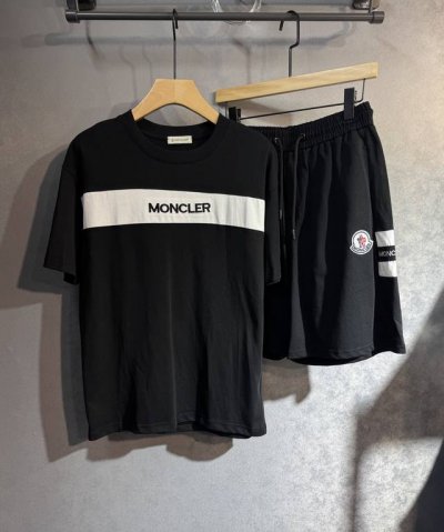Moncler 蒙口 高端定制套装 节约时间免去搭配烦恼2025春夏新款首发专柜最新款短袖短裤休闲套装 高端订制 设计前卫时尚 品牌Logo重工艺设计 高端定制