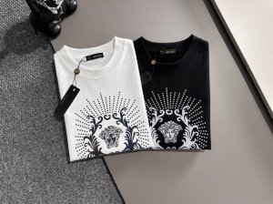 Versace 范思哲 2025年春夏新品上新 三标齐全 冰潮棉圆领短袖T恤 好货不用过多介绍 看细节 专柜码数 M-Xxxl 175 140建议L