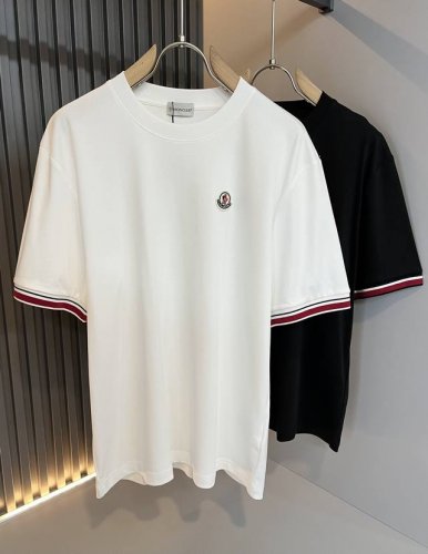 moncler蒙家 2025春夏最新男女同款贸易订单短袖T恤，全品相！！网红款！采用Logo图案徽章设计！上身舒适透气，不僵硬，整体有着丰富的立体感，品质出口订