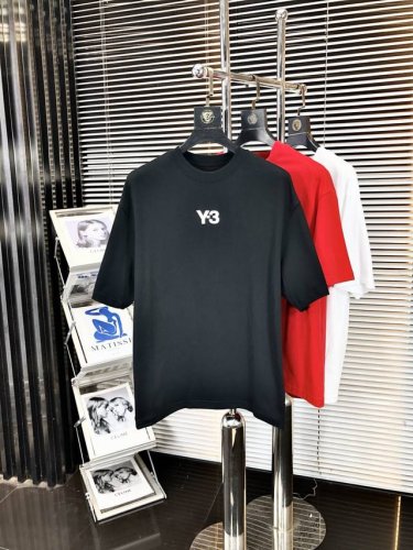 y-3 山本2025Ss官网同步春夏新款短袖微阔版型，帅气时尚 潮流休闲 穿搭必备单品！舒适透气的面料 不仅舒服还保持版型的挺括。经典Logo，时尚大气！码数M