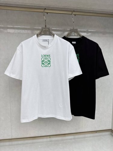 罗意威 2025春夏新款首发专柜最新款短袖圆领T恤 高端订制 设计前卫时尚！品牌Logo重工艺设计 高端定制丝光长绒棉面料.手感柔软.穿着舒适.专柜级别精致车线