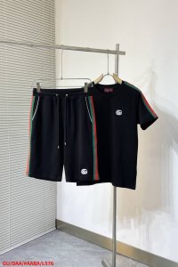 L576 Gu古驰 高端定制 2025春夏新款首发最新款短袖休闲 高端订制 设计前卫时尚！品牌Logo重工艺设计 高端定制丝光云朵棉面料.手感柔软.穿着舒适.级