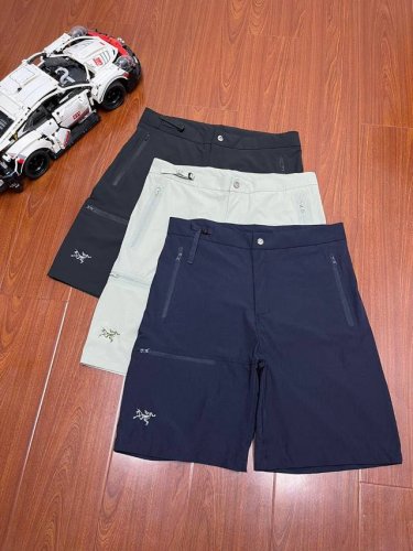 男款官网同款Arc'teryx 始祖鸟 男子刺绣软壳小标速干短裤 三标辅料齐全 区别市场垃*货 aequora Airperm软壳面料带来富有弹性的表现力 让你