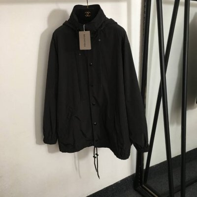 P270款号5663 Balenciag*新款 后背字母Logo印花 长袖连帽风衣外套，帽子可收纳，黑色，Sml， M码；肩宽51，胸围122，袖长61，长75