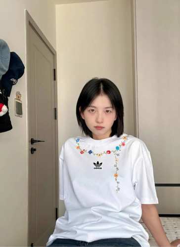 阿迪达斯Adidas 吊环三叶草短袖白色情侣款短袖宽松版型T恤衫学院风短袖 ~240克双纱紧密纯棉面料 不起球不变形 透气舒适抗菌 ~版型比较立体男女都能穿 最